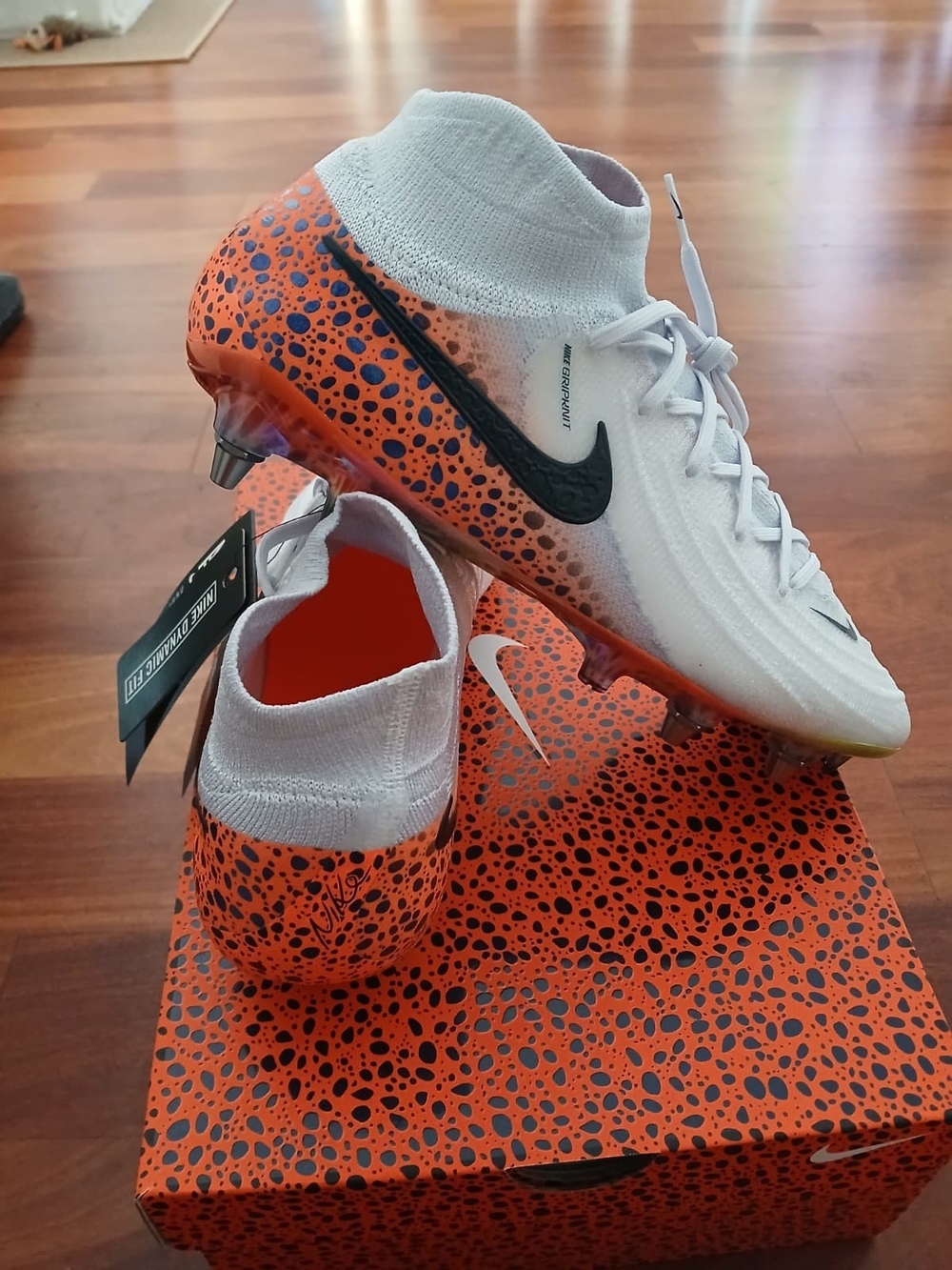 Nike Phantom Luna II Elite SGPR OLY P Soccer Cleats